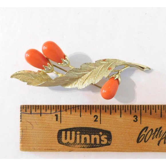 Vintage Sarah Coventry Bittersweet Pin Faux Coral Leaf Brooch Gold Tone 3.5x1.5 - Picture 7 of 7